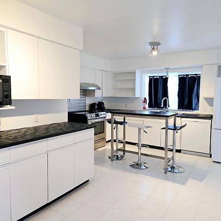 Cozy Stylish Black & White Design Room In The Heart Of Vancouver! Private Parking, Self Check-In & Just 4 Mins To Metrotown! Екстер'єр фото