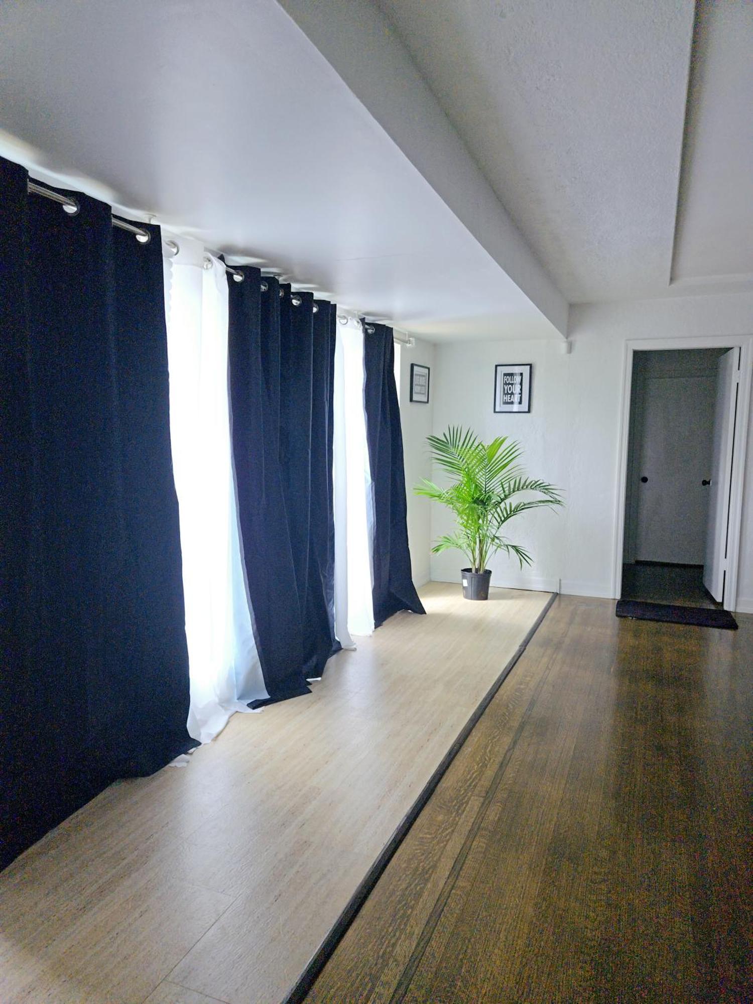 Cozy Stylish Black & White Design Room In The Heart Of Vancouver! Private Parking, Self Check-In & Just 4 Mins To Metrotown! Екстер'єр фото